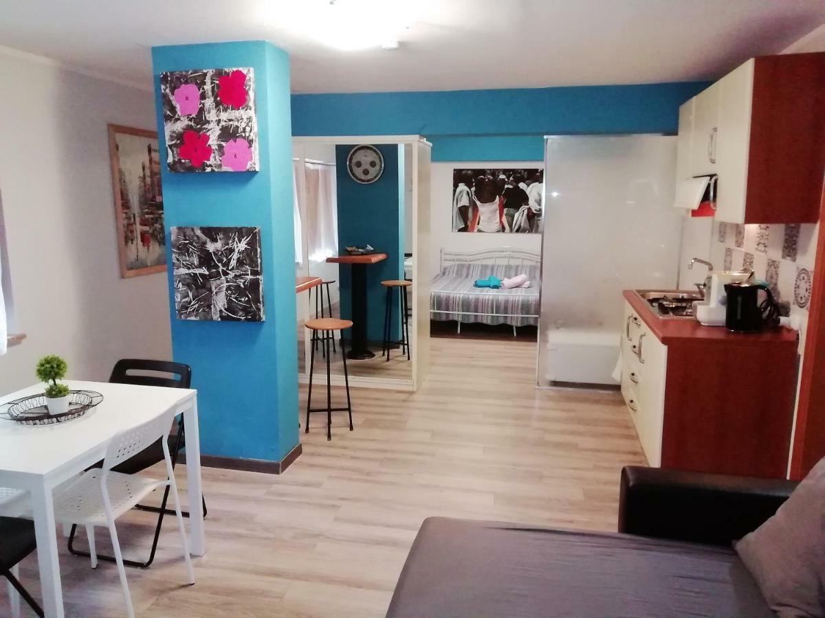 Station Apartment *